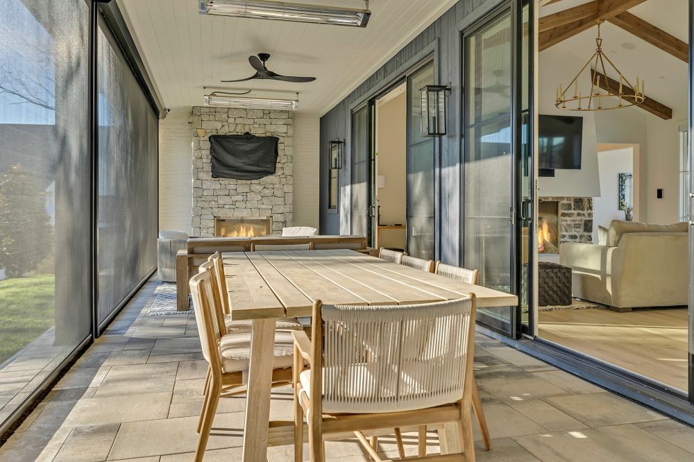 Residence at Troubadour